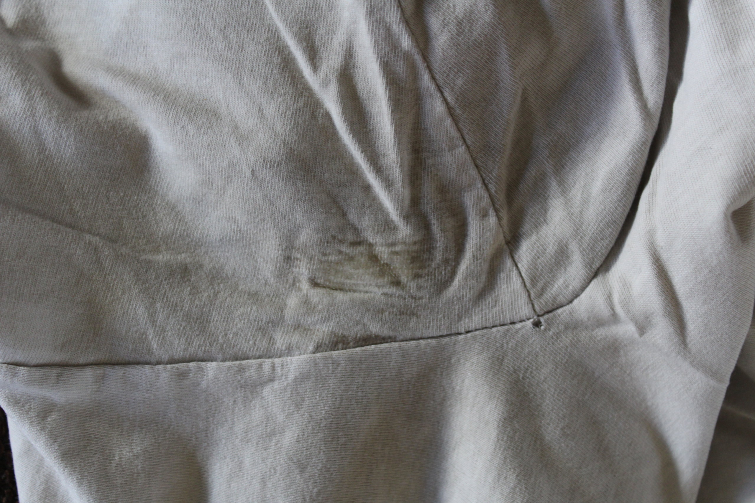 Flecken aus weißer Wäsche entfernen viele kleine dinge