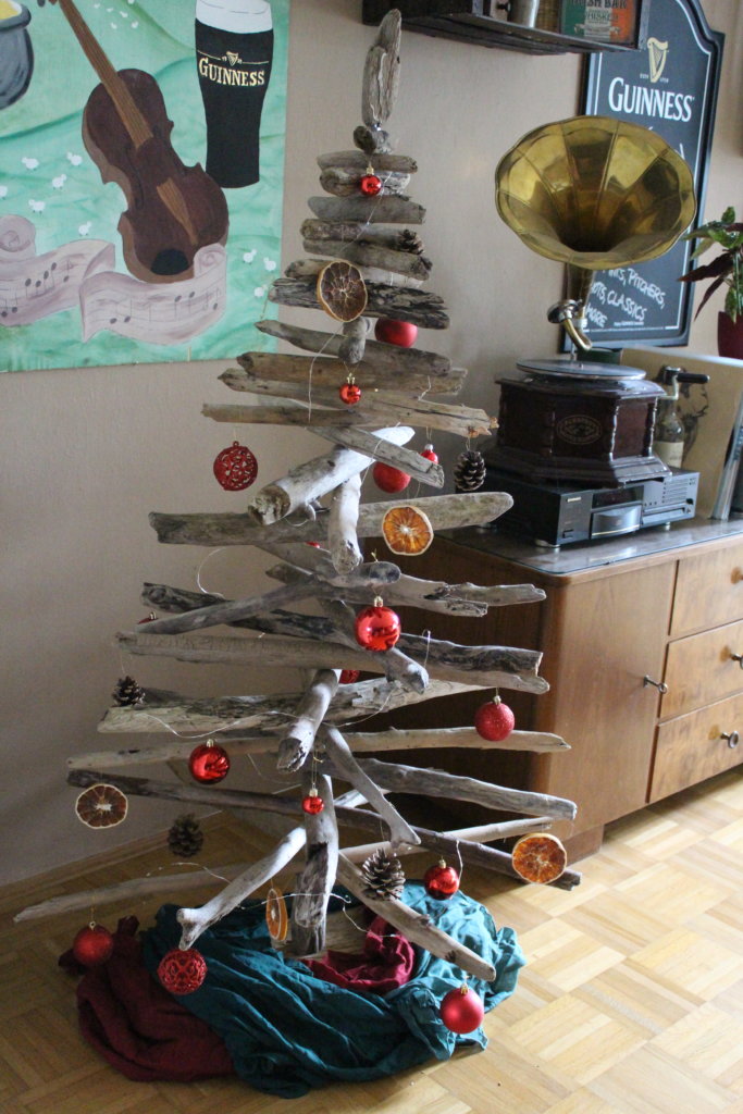 DIY Weihnachtsbaum aus Treibholz viele kleine dinge 
